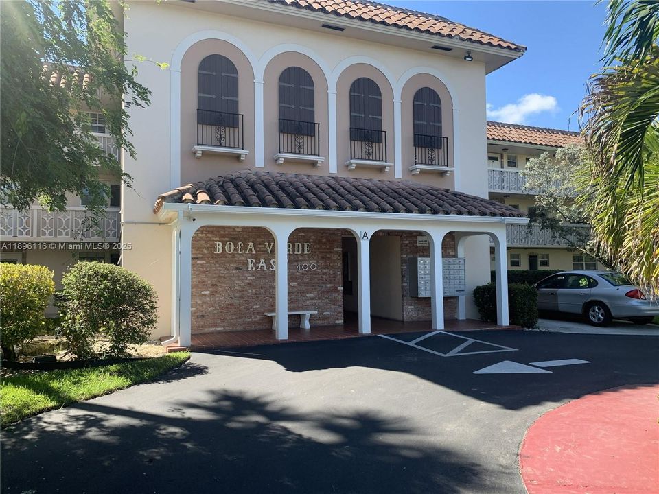 For Sale: $189,900 (2 beds, 1 baths, 938 Square Feet)