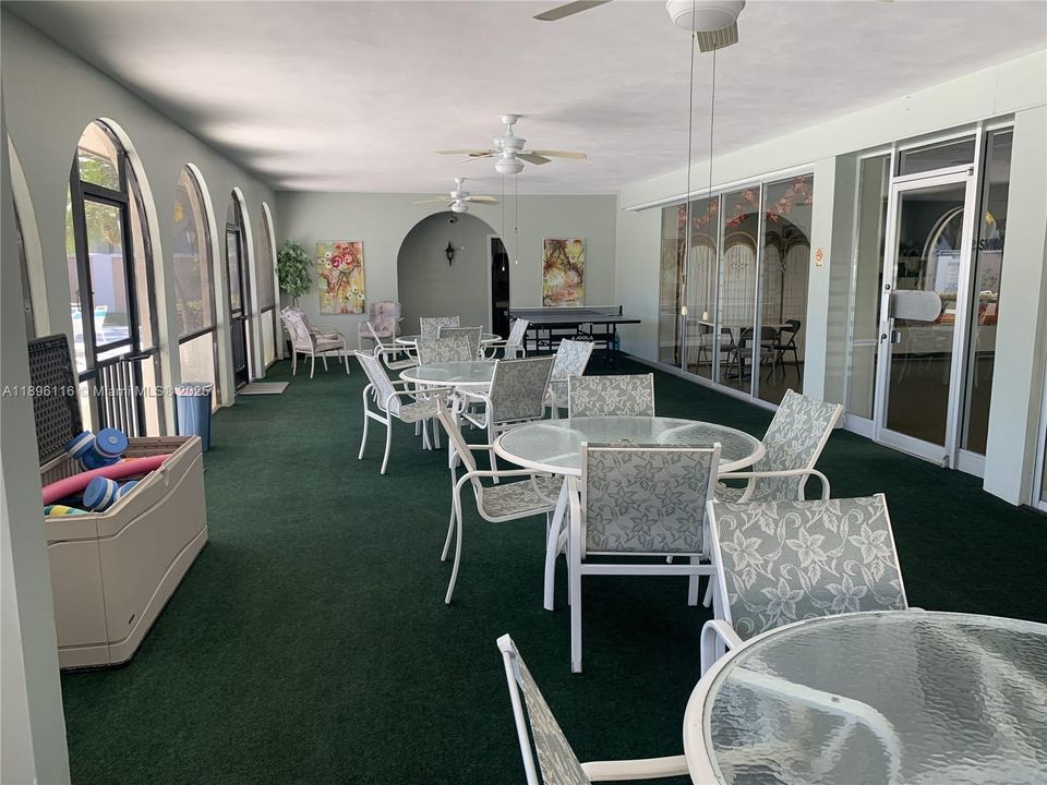 For Sale: $189,900 (2 beds, 1 baths, 938 Square Feet)