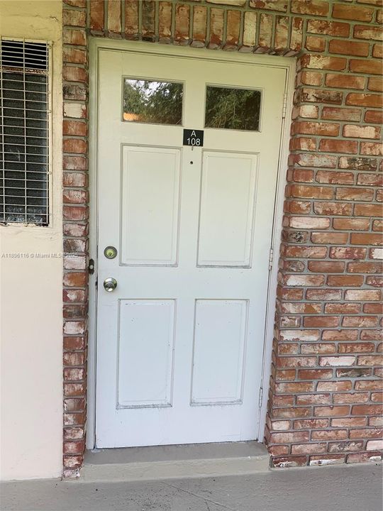 For Sale: $189,900 (2 beds, 1 baths, 938 Square Feet)