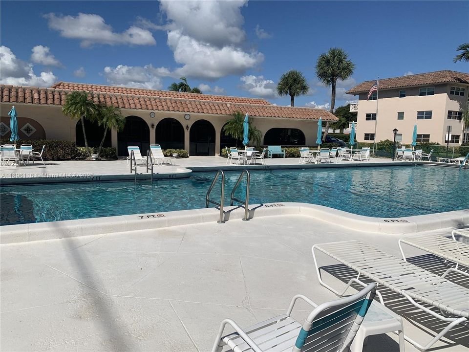 For Sale: $189,900 (2 beds, 1 baths, 938 Square Feet)