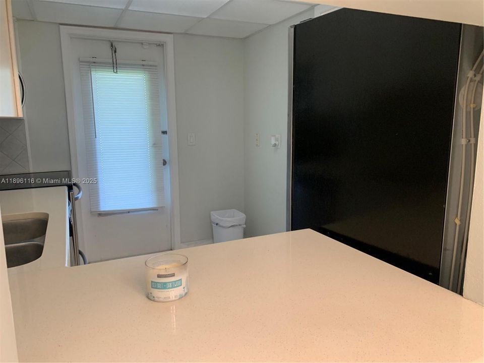 For Sale: $189,900 (2 beds, 1 baths, 938 Square Feet)