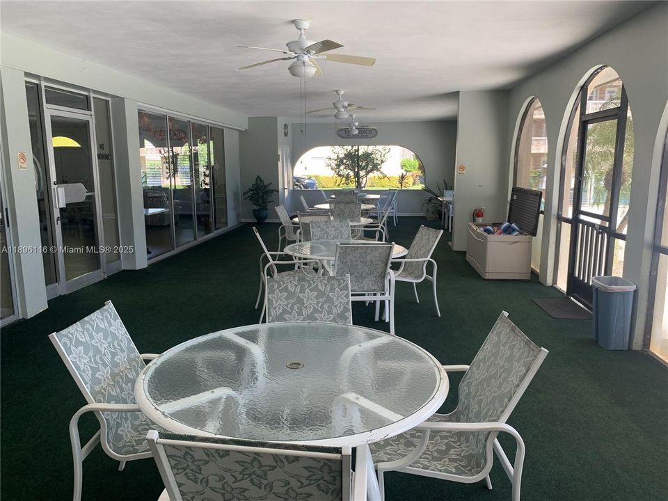 For Sale: $189,900 (2 beds, 1 baths, 938 Square Feet)