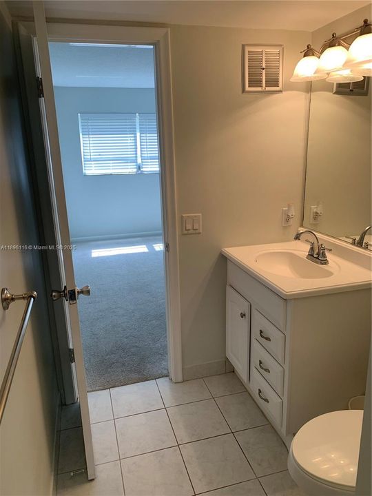 For Sale: $189,900 (2 beds, 1 baths, 938 Square Feet)