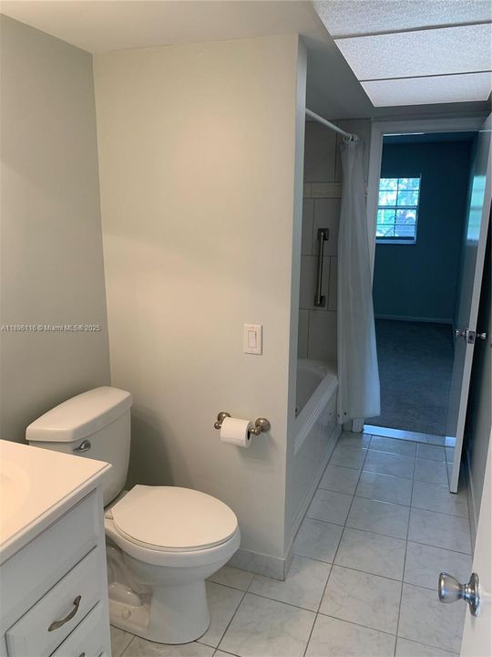 For Sale: $189,900 (2 beds, 1 baths, 938 Square Feet)