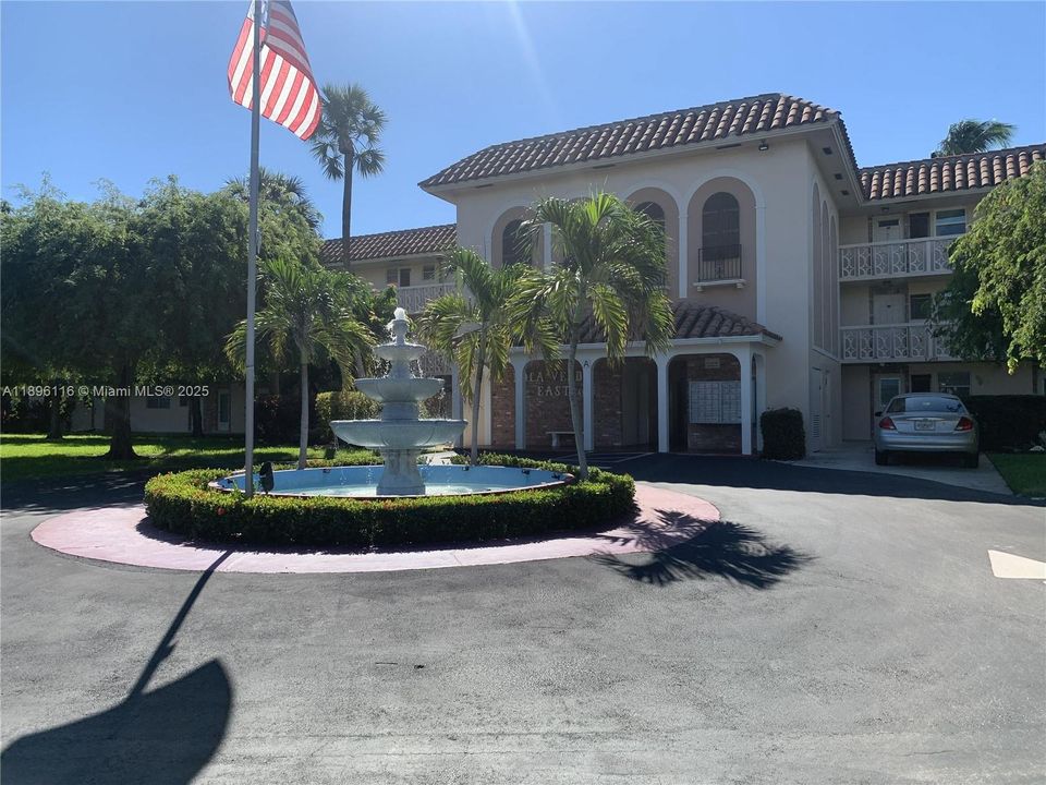 For Sale: $189,900 (2 beds, 1 baths, 938 Square Feet)