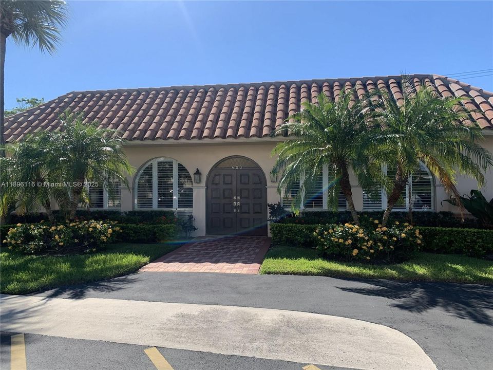 For Sale: $189,900 (2 beds, 1 baths, 938 Square Feet)