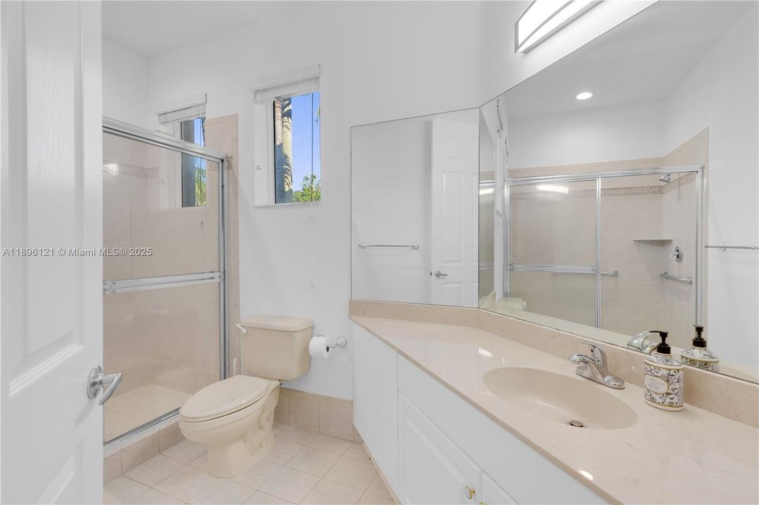 Под контрактом: $6,500 (4 спален, 3 ванн, 3054 Квадратных фут)