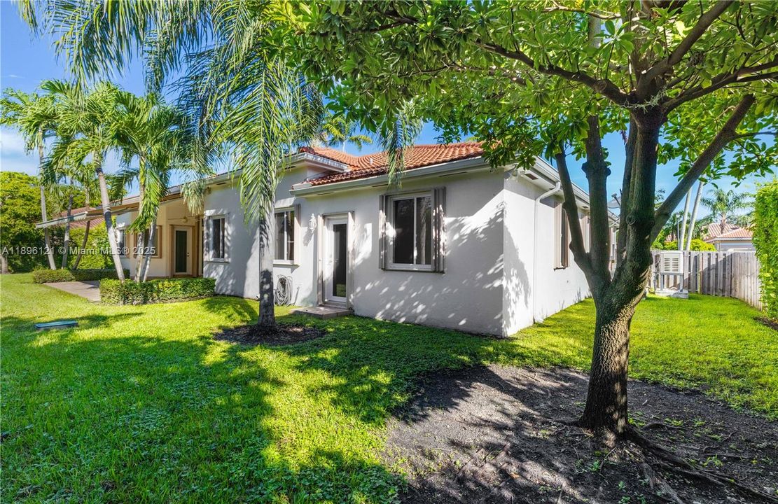 Под контрактом: $6,500 (4 спален, 3 ванн, 3054 Квадратных фут)