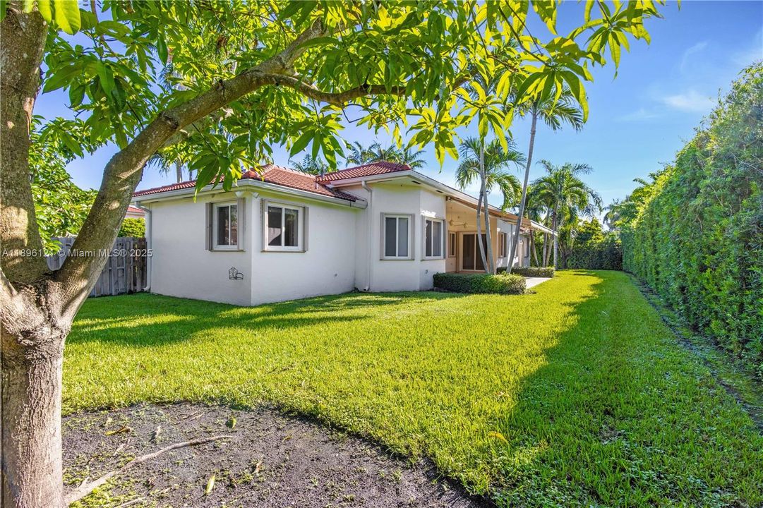 Под контрактом: $6,500 (4 спален, 3 ванн, 3054 Квадратных фут)