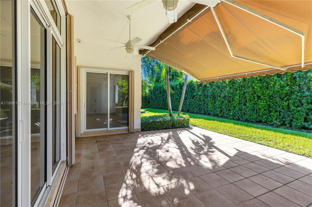 Под контрактом: $6,500 (4 спален, 3 ванн, 3054 Квадратных фут)