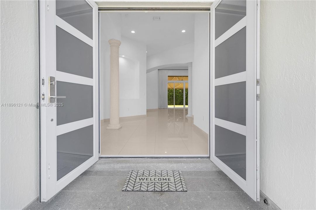 Под контрактом: $6,500 (4 спален, 3 ванн, 3054 Квадратных фут)