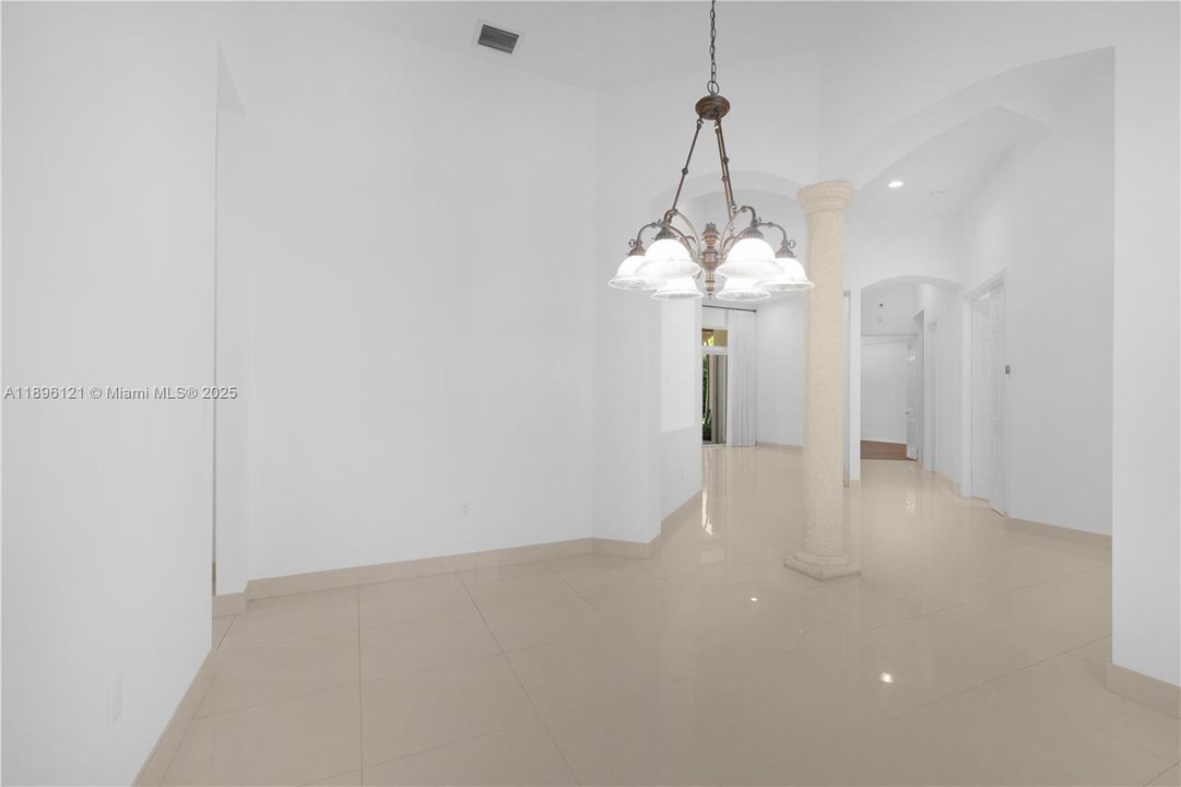 Под контрактом: $6,500 (4 спален, 3 ванн, 3054 Квадратных фут)