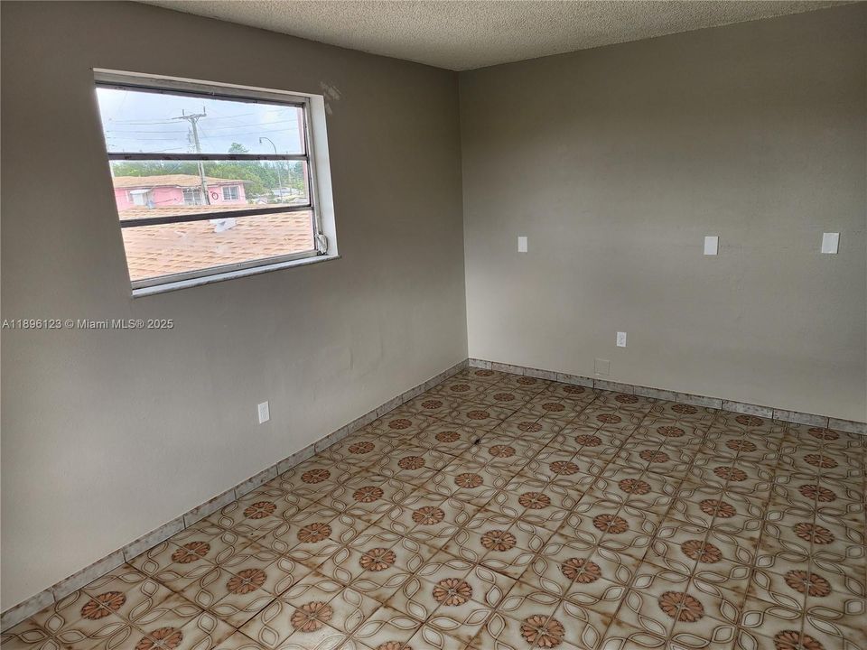 Recently Rented: $3,400 (4 beds, 3 baths, 2375 Square Feet)