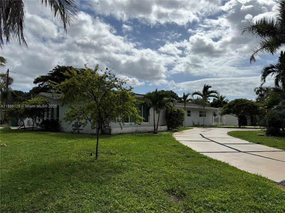 Recently Rented: $8,900 (4 beds, 3 baths, 2508 Square Feet)