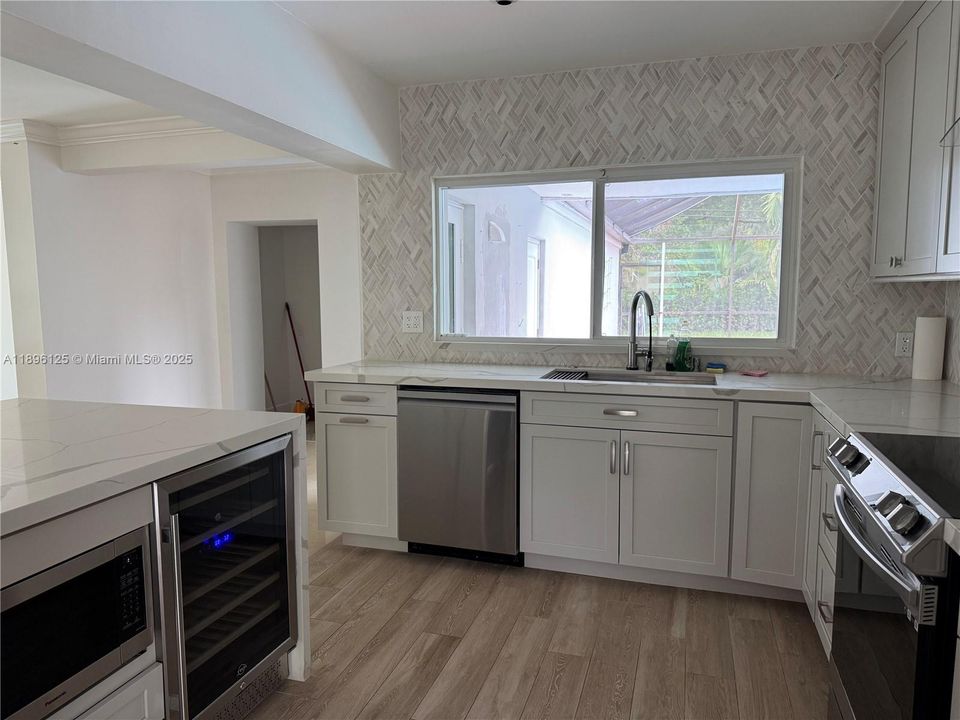 Recently Rented: $8,900 (4 beds, 3 baths, 2508 Square Feet)