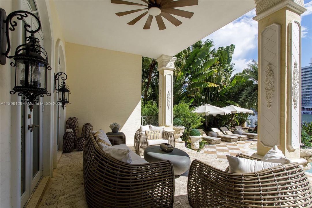 В аренду: $71,200 (6 спален, 6 ванн, 7647 Квадратных фут)