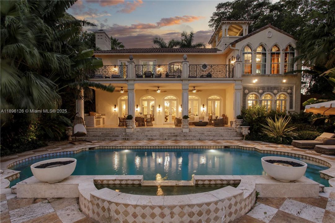 В аренду: $71,200 (6 спален, 6 ванн, 7647 Квадратных фут)