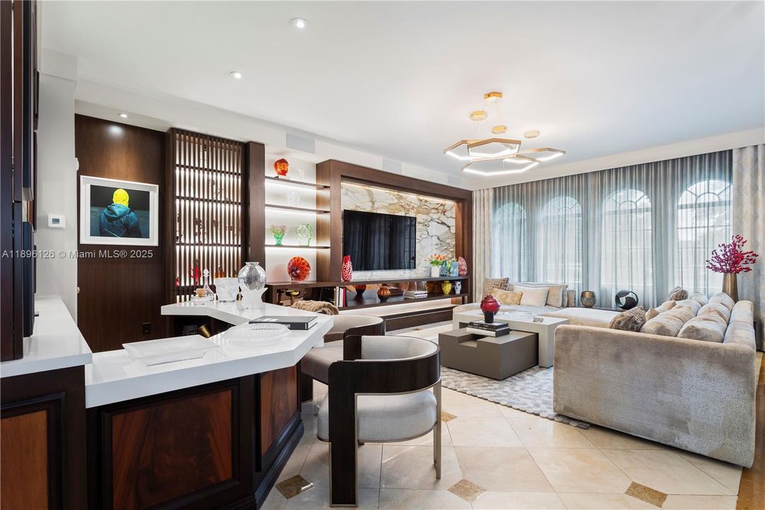 В аренду: $71,200 (6 спален, 6 ванн, 7647 Квадратных фут)