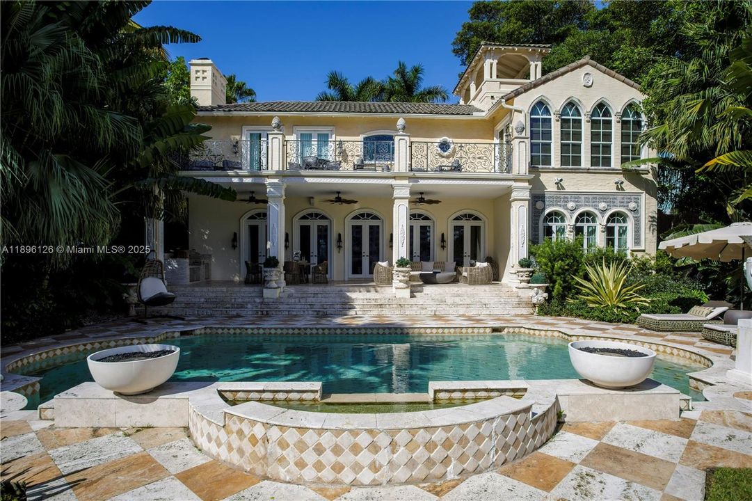 В аренду: $71,200 (6 спален, 6 ванн, 7647 Квадратных фут)