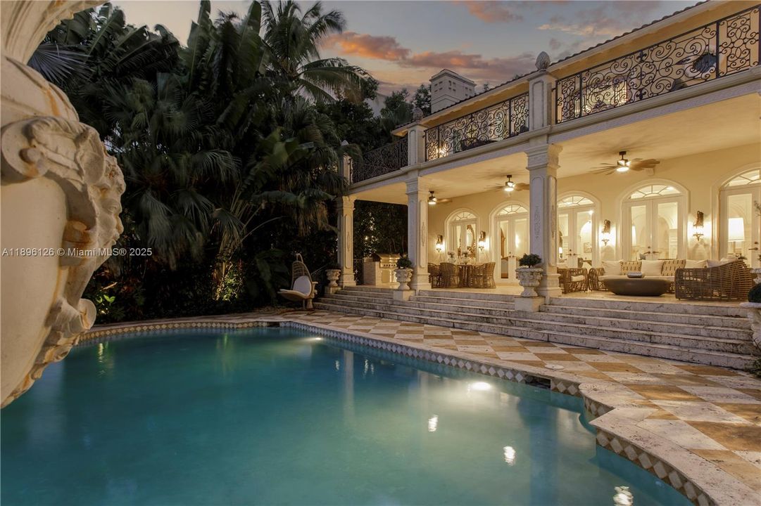 В аренду: $71,200 (6 спален, 6 ванн, 7647 Квадратных фут)