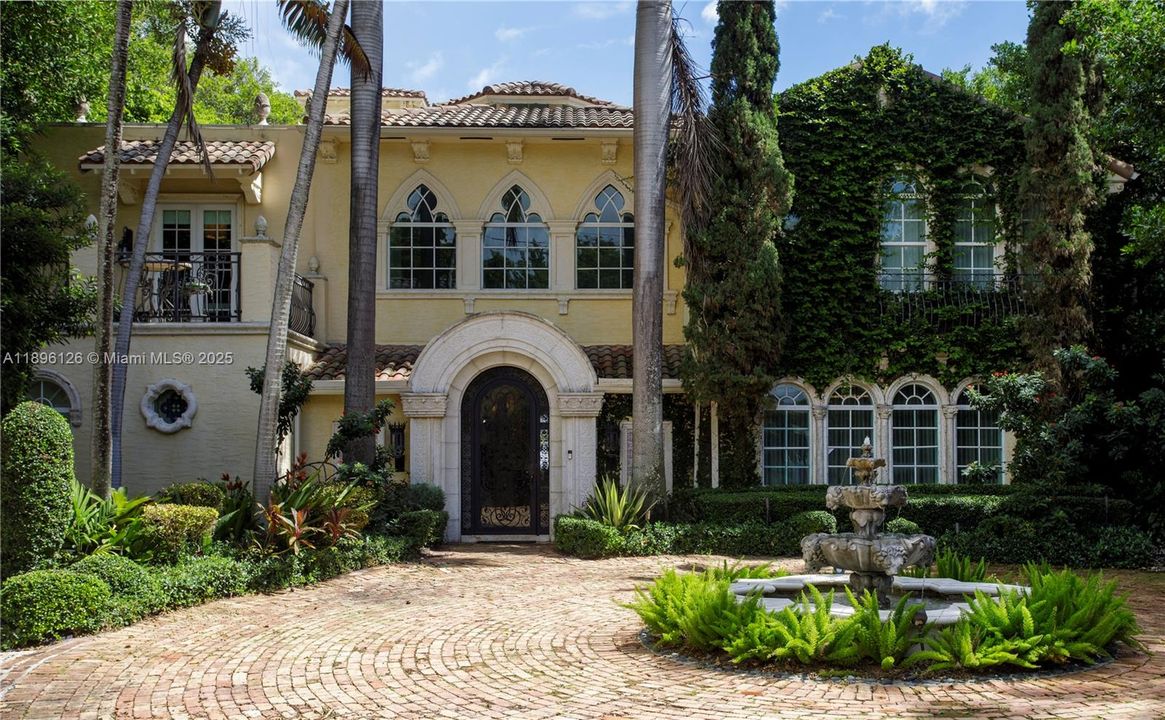 В аренду: $71,200 (6 спален, 6 ванн, 7647 Квадратных фут)