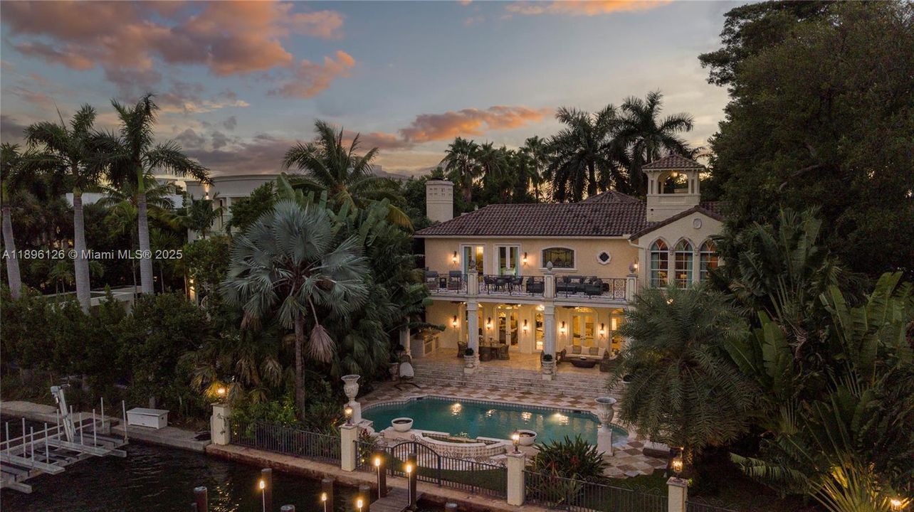 В аренду: $71,200 (6 спален, 6 ванн, 7647 Квадратных фут)