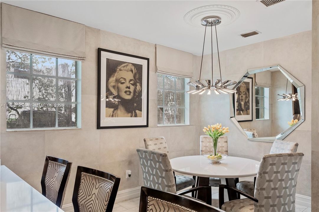 В аренду: $71,200 (6 спален, 6 ванн, 7647 Квадратных фут)