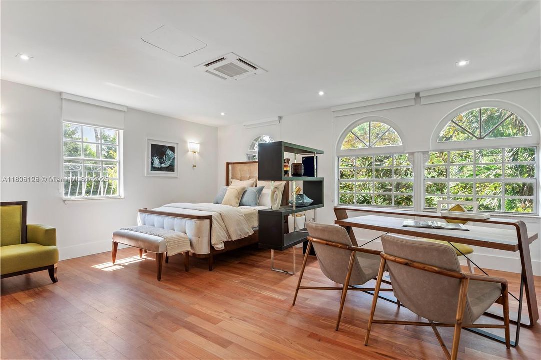 В аренду: $71,200 (6 спален, 6 ванн, 7647 Квадратных фут)