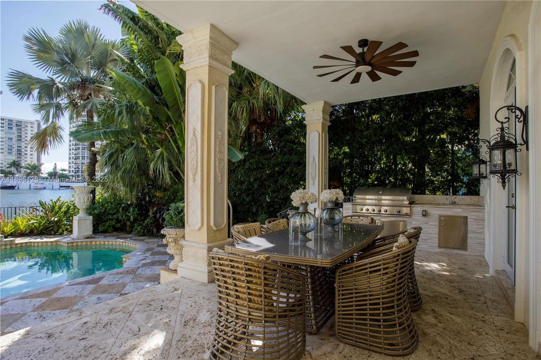 В аренду: $71,200 (6 спален, 6 ванн, 7647 Квадратных фут)