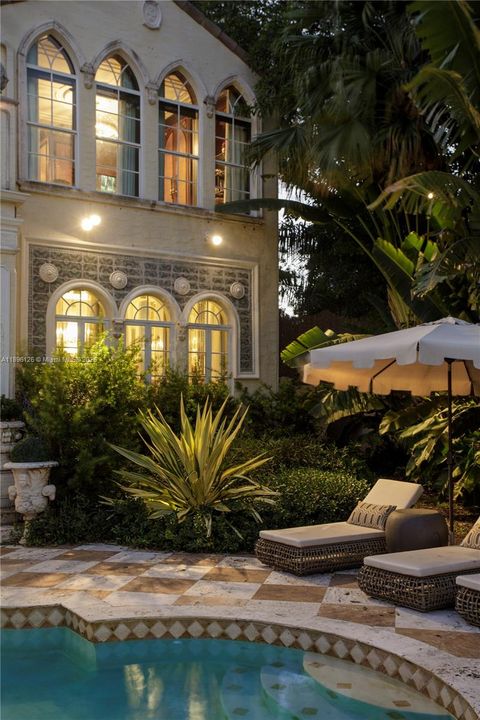 В аренду: $71,200 (6 спален, 6 ванн, 7647 Квадратных фут)