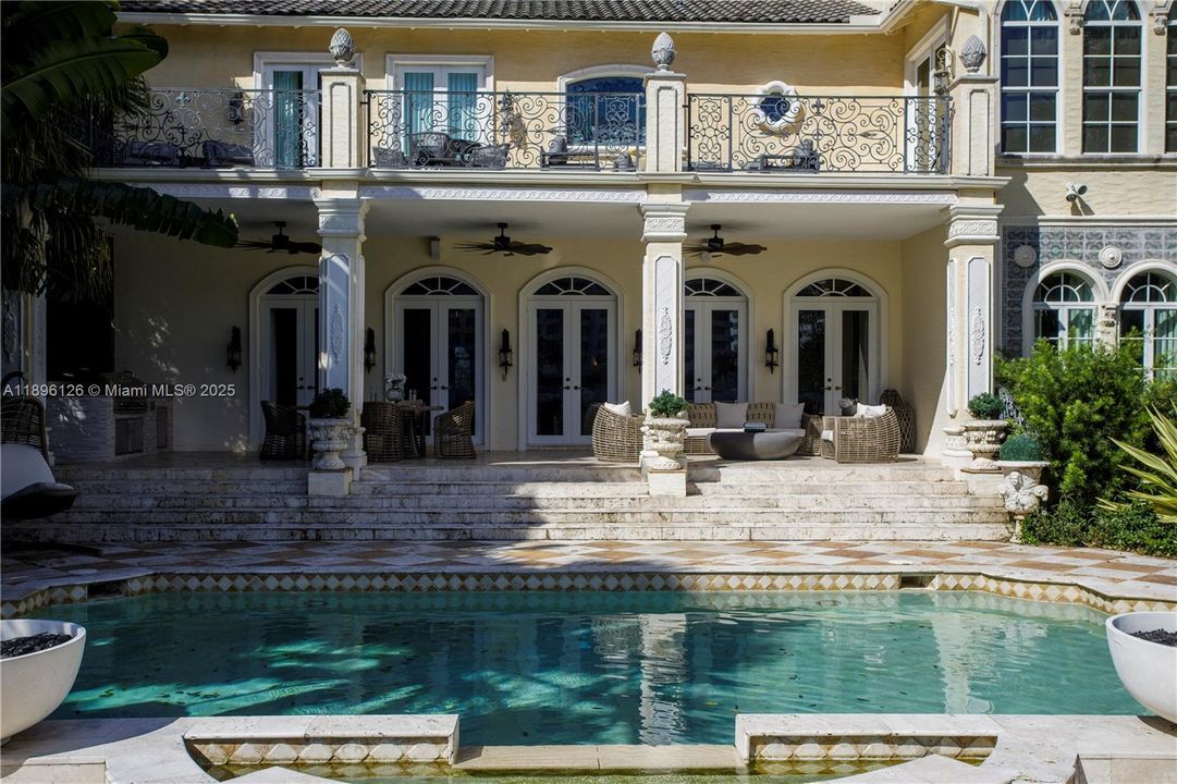 В аренду: $71,200 (6 спален, 6 ванн, 7647 Квадратных фут)