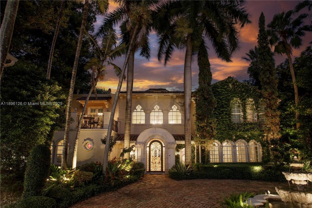 В аренду: $71,200 (6 спален, 6 ванн, 7647 Квадратных фут)