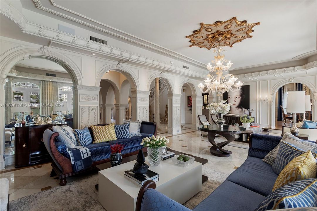 В аренду: $71,200 (6 спален, 6 ванн, 7647 Квадратных фут)