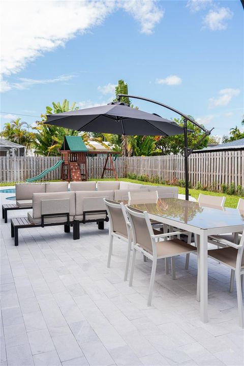 Vendido Recientemente: $770,000 (4 camas, 2 baños, 1646 Pies cuadrados)