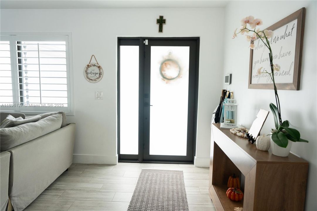 Vendido Recientemente: $770,000 (4 camas, 2 baños, 1646 Pies cuadrados)