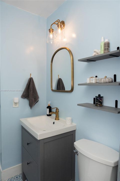 Vendido Recientemente: $770,000 (4 camas, 2 baños, 1646 Pies cuadrados)