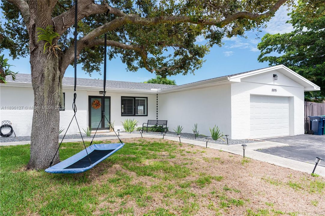 Vendido Recientemente: $770,000 (4 camas, 2 baños, 1646 Pies cuadrados)