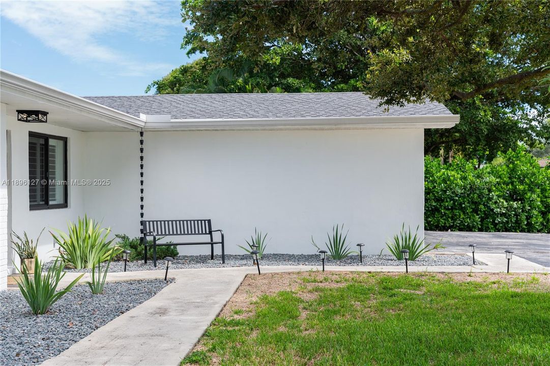 Vendido Recientemente: $770,000 (4 camas, 2 baños, 1646 Pies cuadrados)