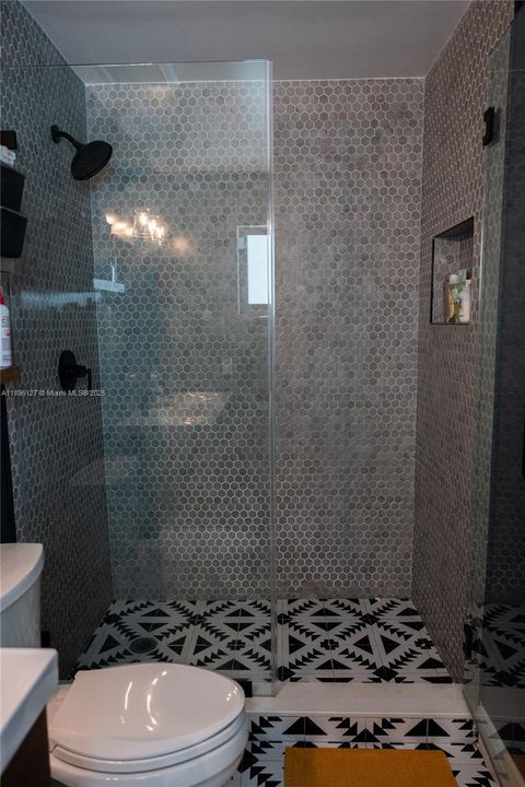 Vendido Recientemente: $770,000 (4 camas, 2 baños, 1646 Pies cuadrados)