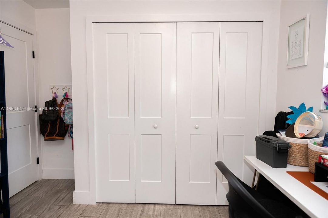 Vendido Recientemente: $770,000 (4 camas, 2 baños, 1646 Pies cuadrados)