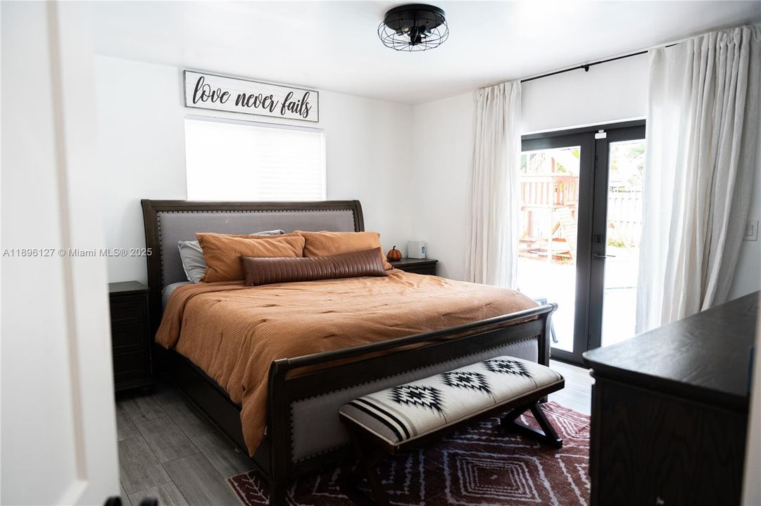 Vendido Recientemente: $770,000 (4 camas, 2 baños, 1646 Pies cuadrados)