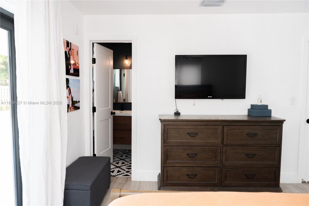 Vendido Recientemente: $770,000 (4 camas, 2 baños, 1646 Pies cuadrados)