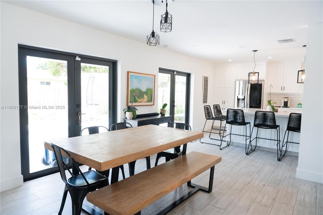 Vendido Recientemente: $770,000 (4 camas, 2 baños, 1646 Pies cuadrados)