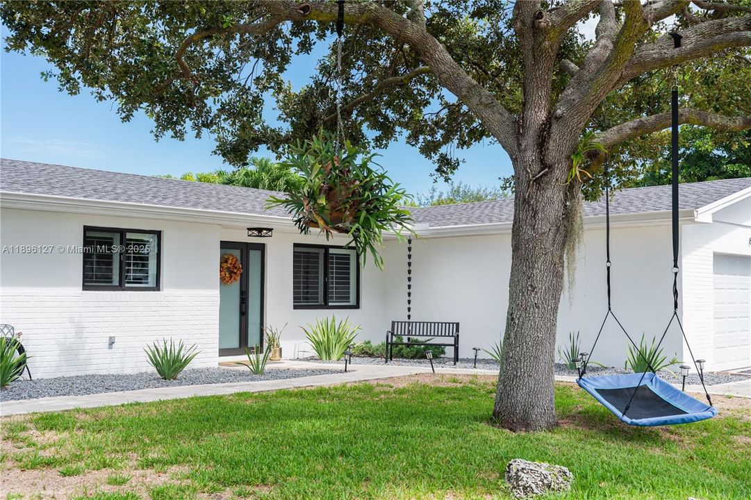 Vendido Recientemente: $770,000 (4 camas, 2 baños, 1646 Pies cuadrados)