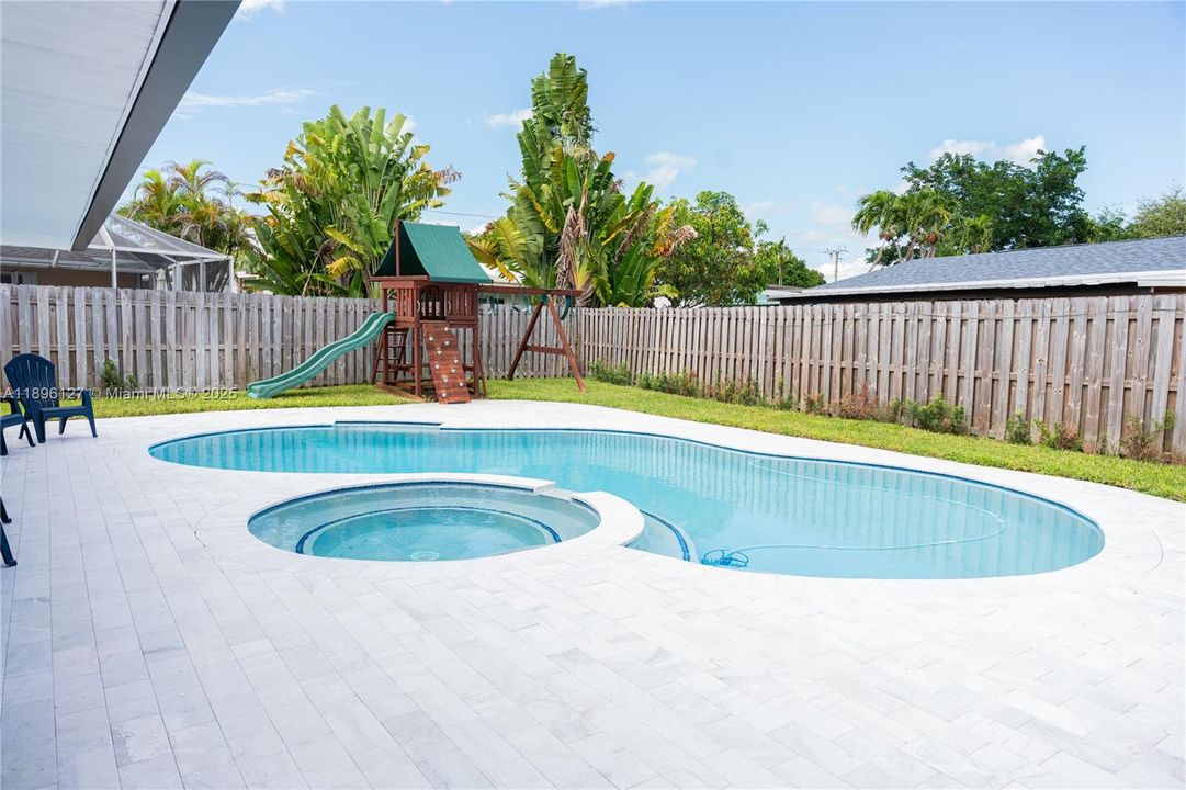 Vendido Recientemente: $770,000 (4 camas, 2 baños, 1646 Pies cuadrados)