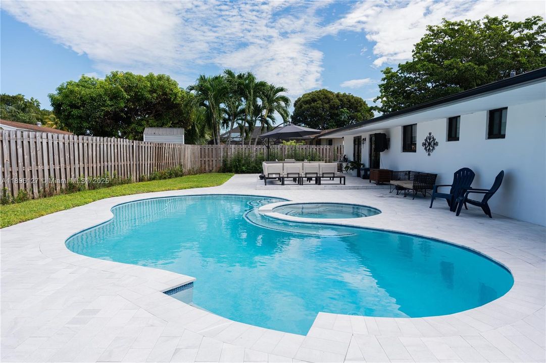 Vendido Recientemente: $770,000 (4 camas, 2 baños, 1646 Pies cuadrados)