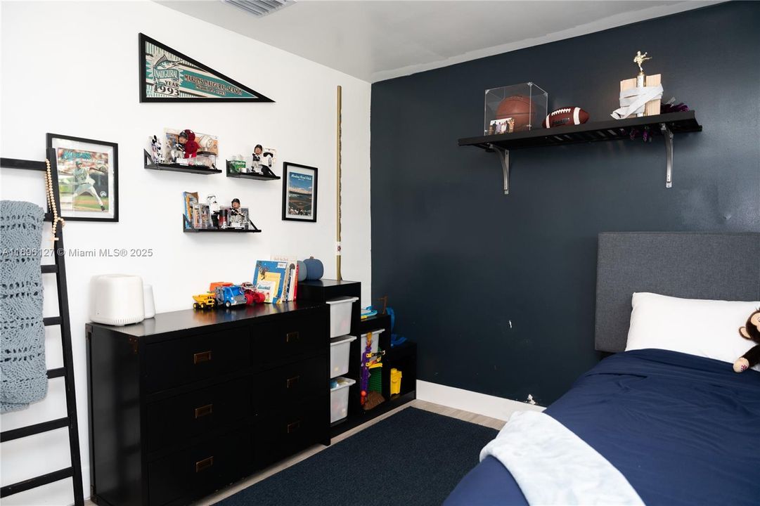 Vendido Recientemente: $770,000 (4 camas, 2 baños, 1646 Pies cuadrados)