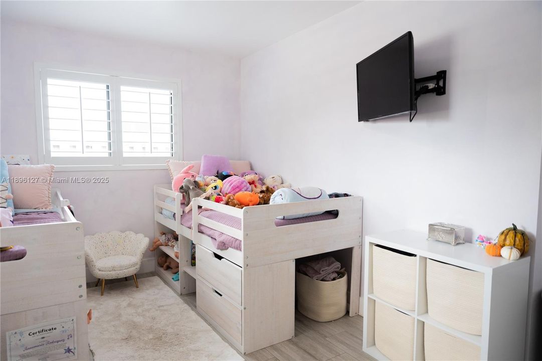 Vendido Recientemente: $770,000 (4 camas, 2 baños, 1646 Pies cuadrados)