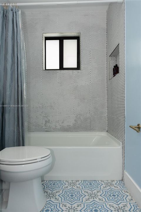 Vendido Recientemente: $770,000 (4 camas, 2 baños, 1646 Pies cuadrados)