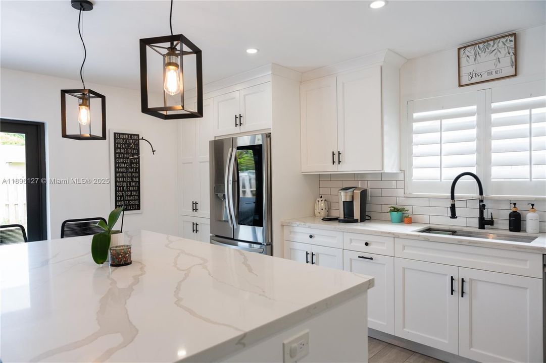 Vendido Recientemente: $770,000 (4 camas, 2 baños, 1646 Pies cuadrados)